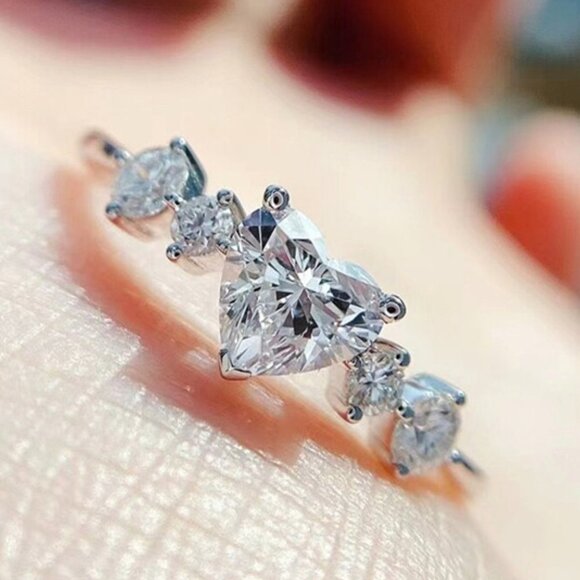 💥 Crystal Clear Sweet Pure Heart CZ Anillos Shiny CZLovely Heart , UNVN12020 - Picture 2 of 5